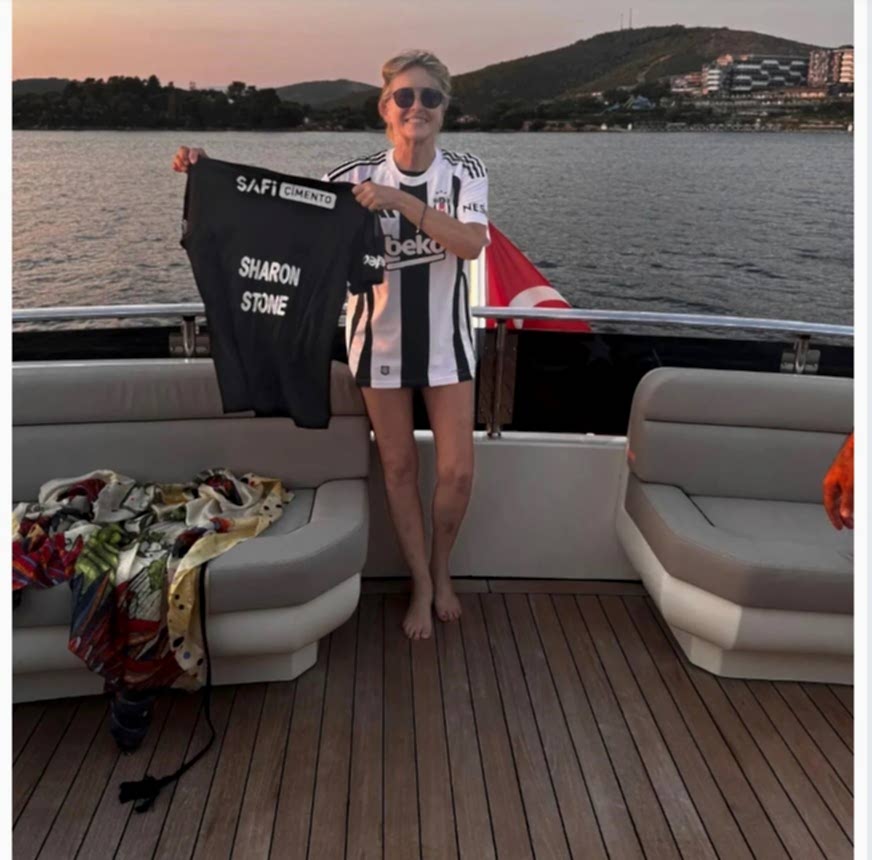 Sharon Stone, Bodrum'da tekne keyfi yaptı